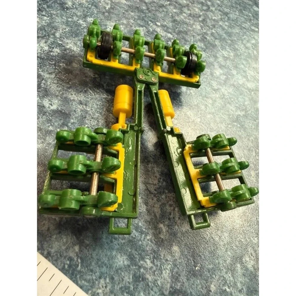 Vintage 1/64 ERTL John Deere 7200 12-Row Planter Frame (READ)